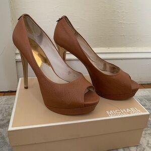 Michael Kors Tan Heels Elegant Design